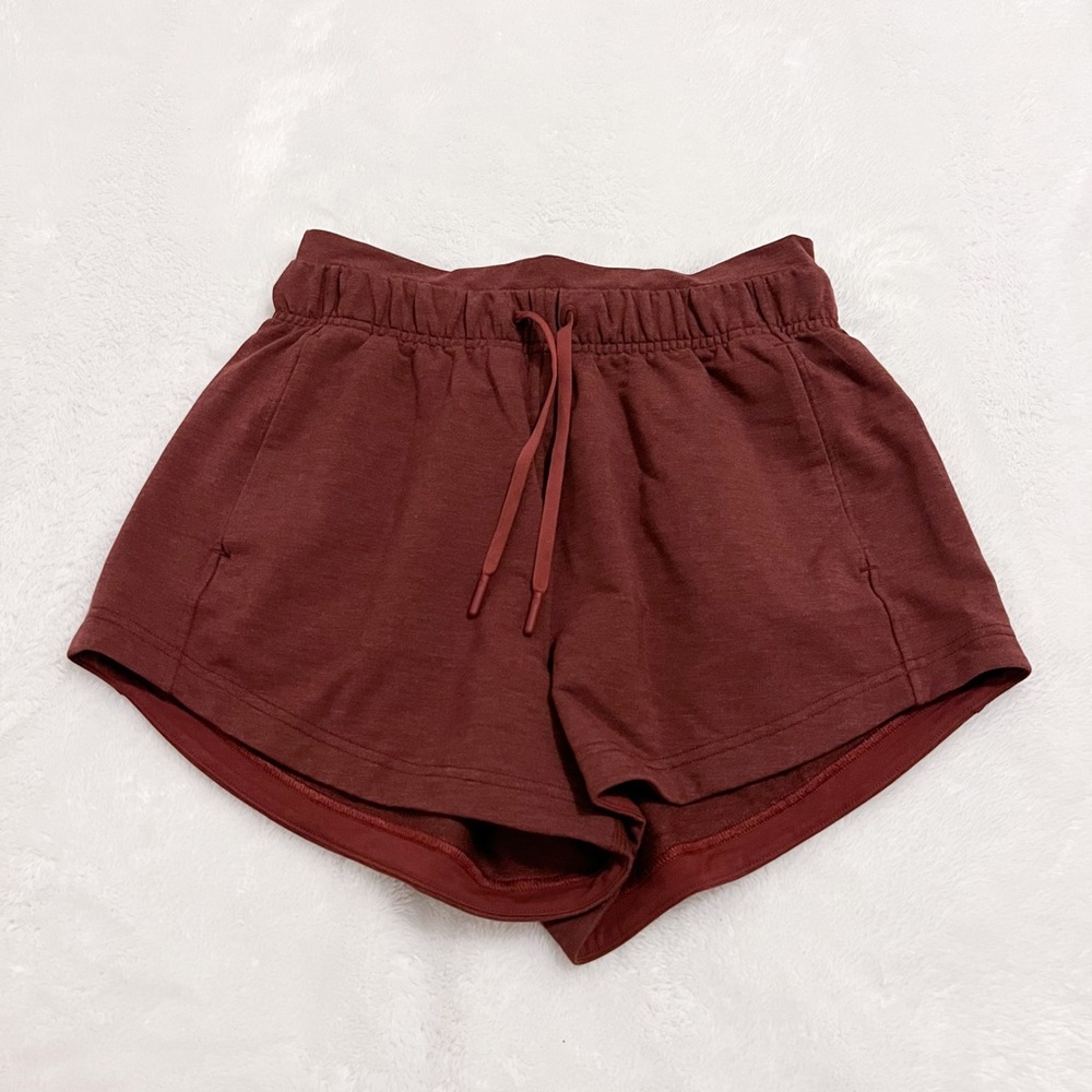 NWOT lululemon inner glow 3” short